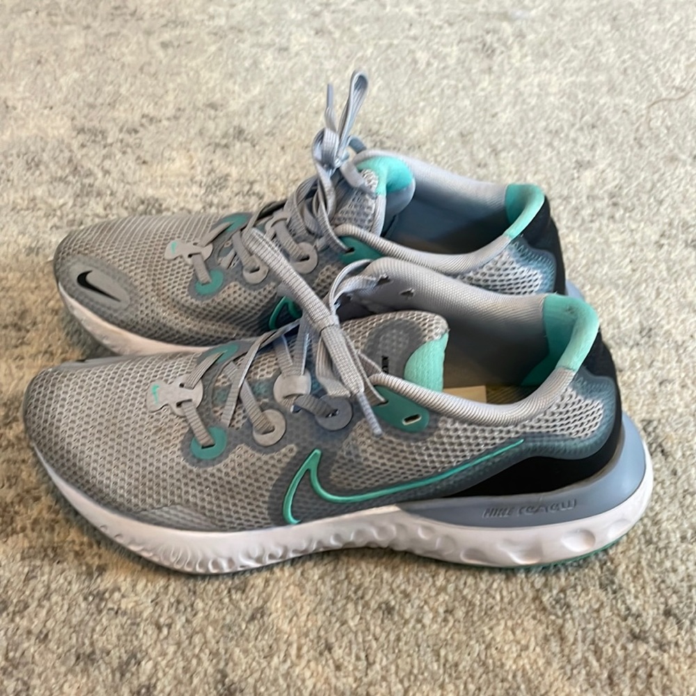Nike Renew Women’s 9.5 Sneaker in Grey and Aqua